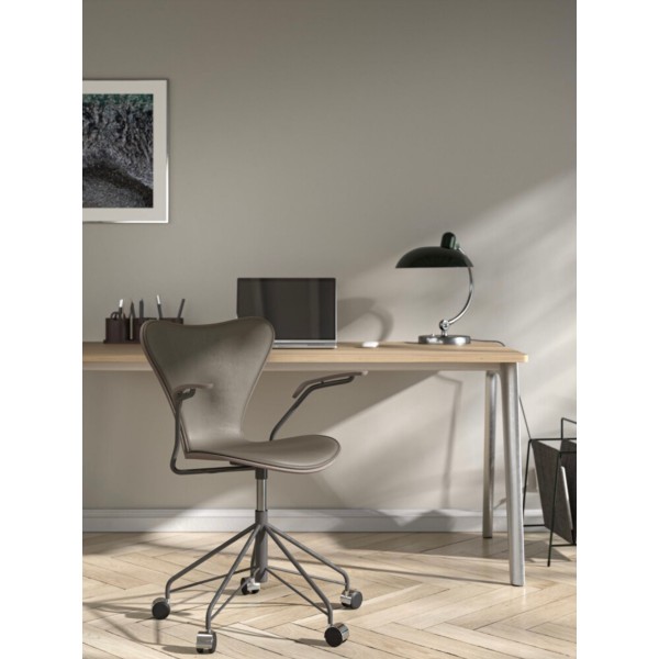 Настольная лампа Kaiser Idell 6631-T Luxus, черная Настольная лампа Kaiser Idell 6631-T Luxus, черная