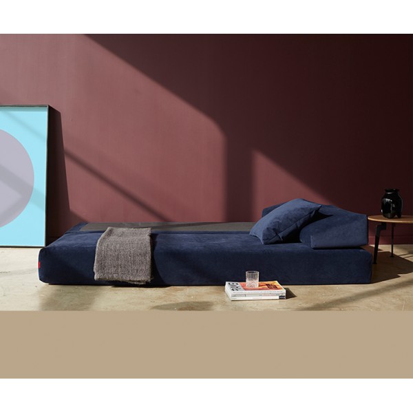 Диван-кровать Sigmund с двумя подушками и ножками Drip из лакированного дуба темно-синий